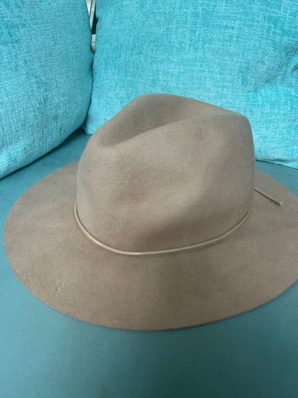 Classic Wide-Brim Felt Fedora Hat in Camel 100%wool exclusive